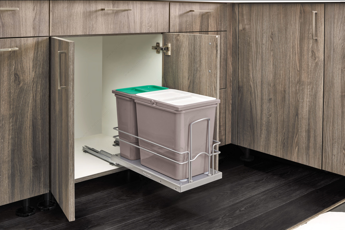Conteneur à déchets coulissant pour évier Rev-A-Shelf
