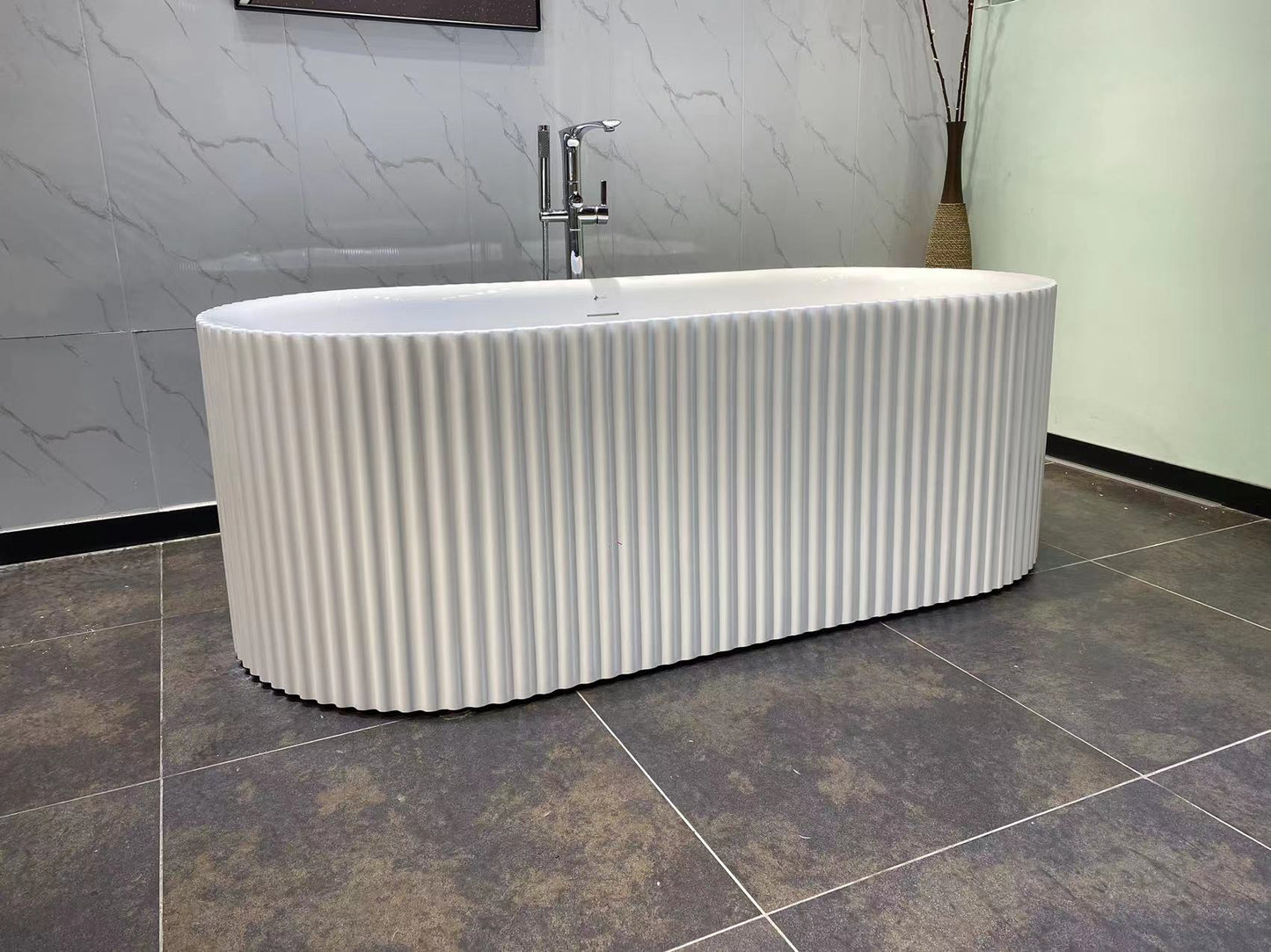 Freestanding Bathtub, White Size: 67-3/4×32-1/4×22-4/5 in  (1720×820×580mm)