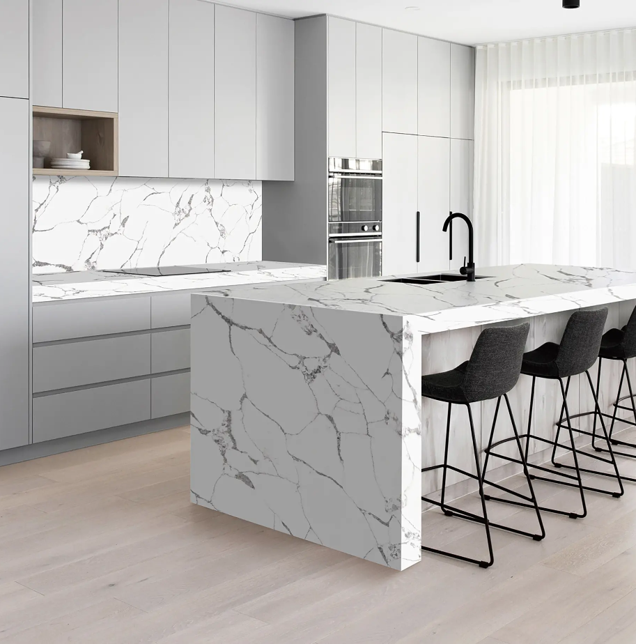 comptoir en Quartz 2 cm - 3 cm TCE4031 Calacatta Forest 63 x 126 po